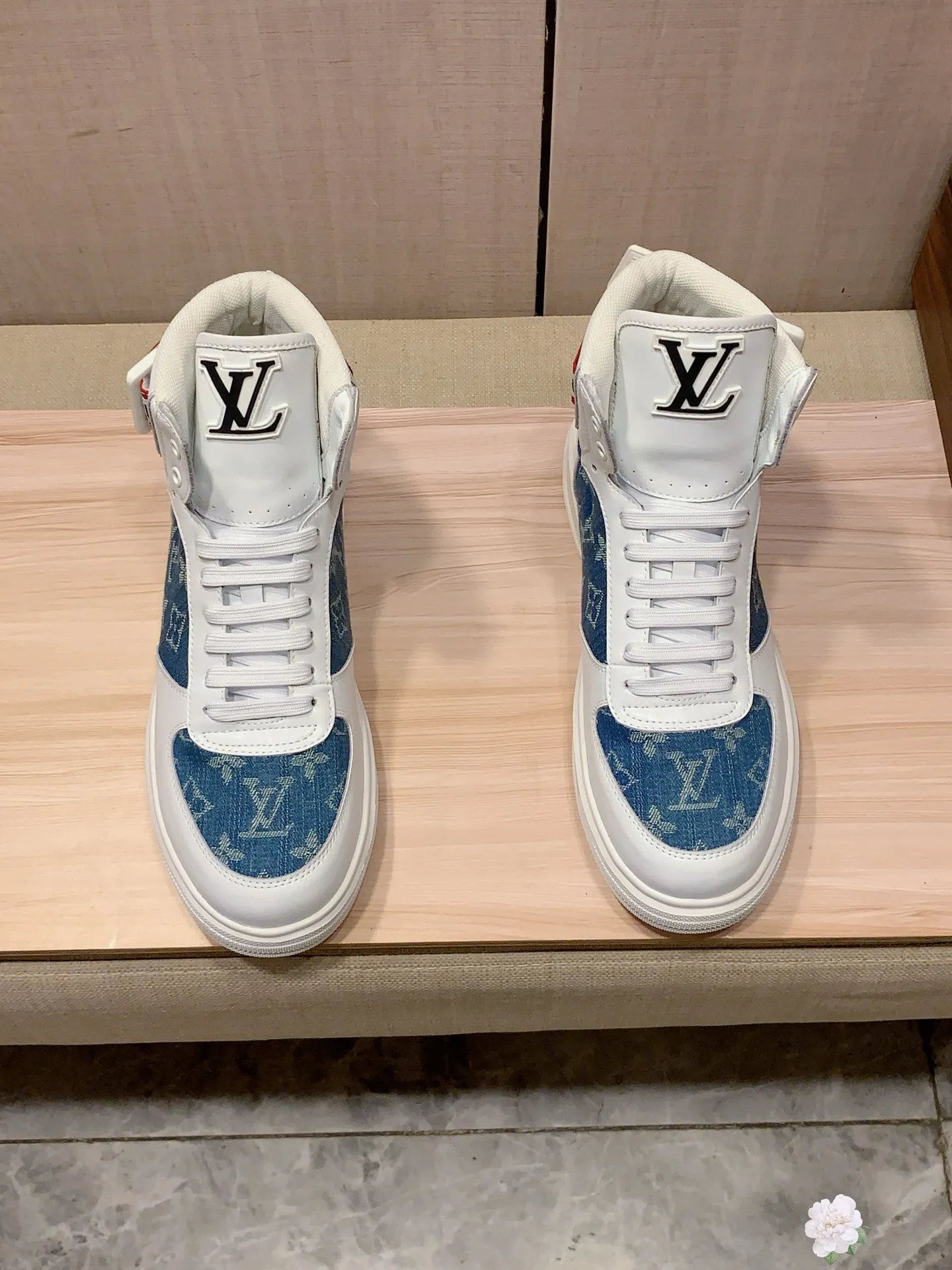 High-top men's shoes 💰442💰💰🎩🎩[Lightning][Lightning] "LV*" latest • popular casual shoes, top brand [seduce] luxury~purchase, top~quality. [Strong] The upper is made of imported breathable cowhide with fabric material ➕ Breathable sheepskin feet (•) and fine workmanship. The original stylish and stylish soft rubber wear-resistant and non-slip outsole is light and comfortable on the feet. The real thing looks better when taken in real life. 111: code: 38-44, 2️⃣ colors selected